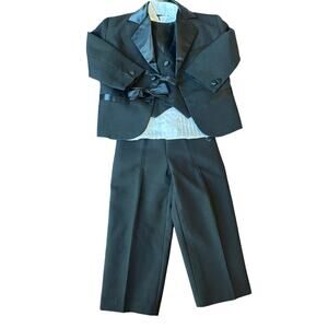 Fouger toddler suit 2t GUC with vest and tie